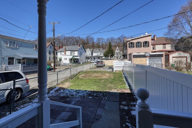 Building Photo - 68 Dewey St