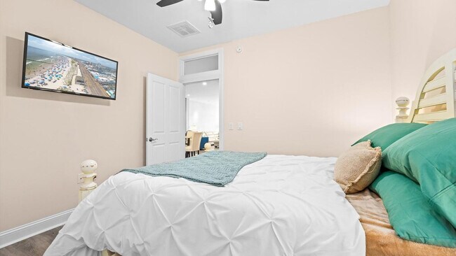 Building Photo - 810 Asbury Ave