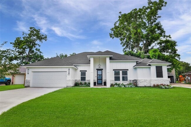 Primary Photo - 322 S Amherst Dr