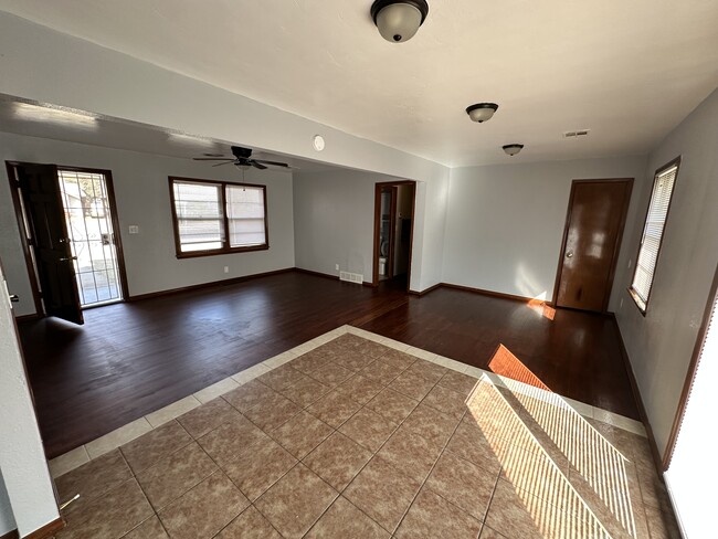 Building Photo - 2638 SW 60th St