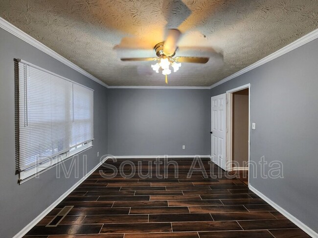 Building Photo - 143 Forrest Ave