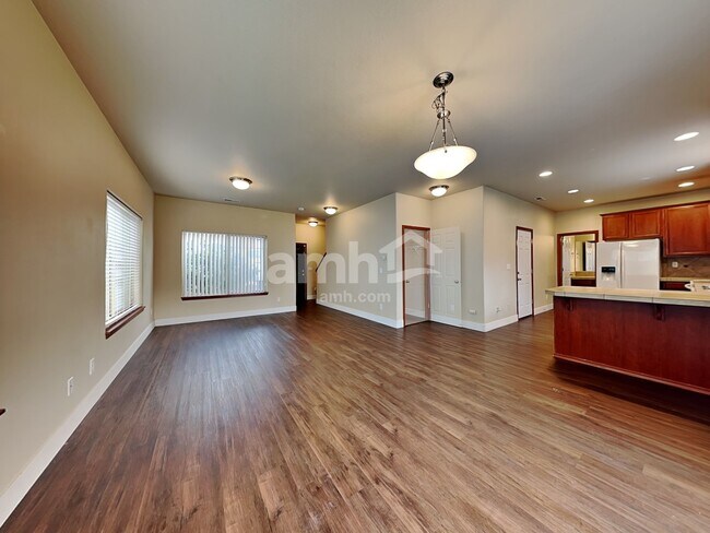 Building Photo - 1115 SE Rollins Ave