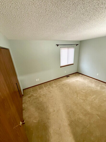 Building Photo - 2759 Pin Oak Dr