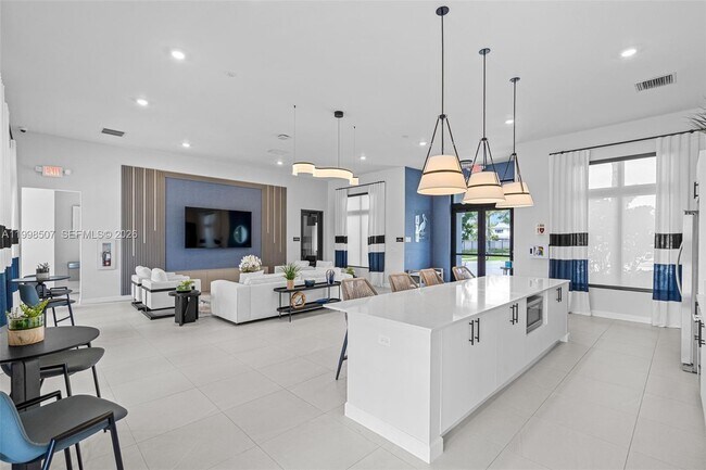 Building Photo - 4917 Oakmont Dr