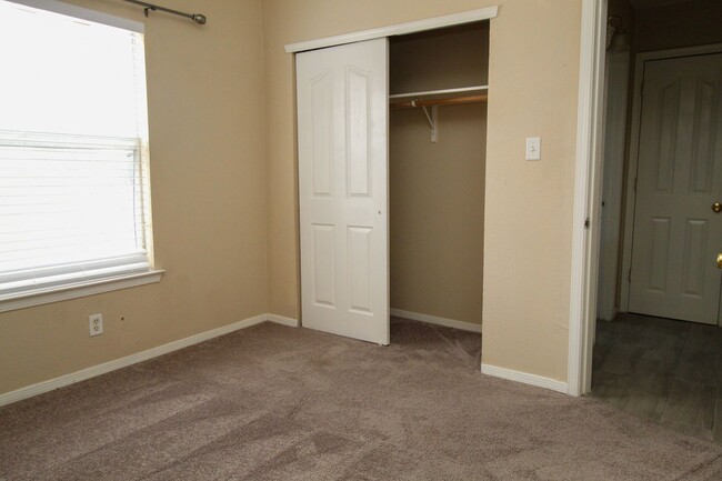 Building Photo - Two Story Home in Socorro