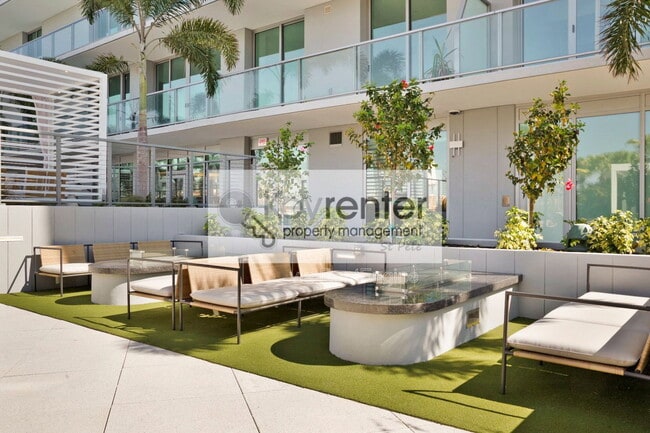 Building Photo - 400 Central Ave