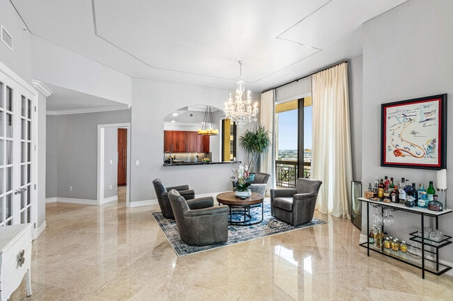 Building Photo - 701 S Olive Ave