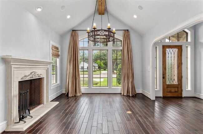 Building Photo - 2420 Chimney Rock Rd