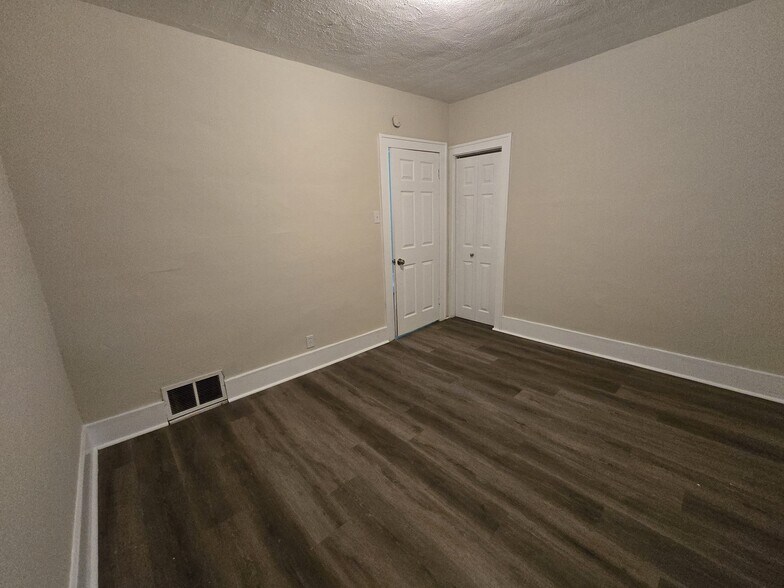 Building Photo - 7707 Vermont Ave