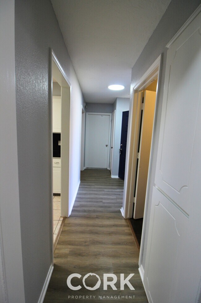 Building Photo - 708 Teal Pl