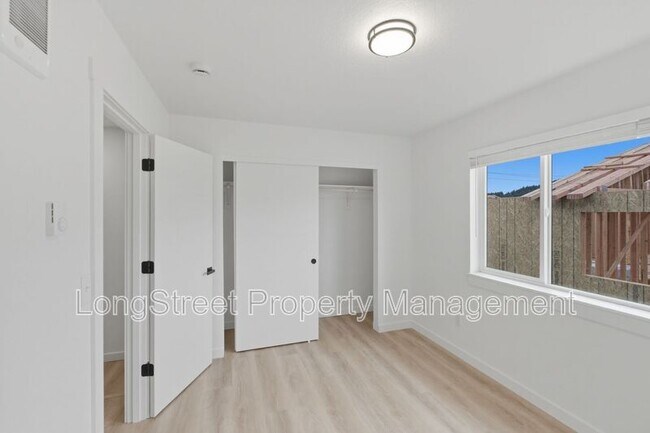 Building Photo - 824 S 19th St