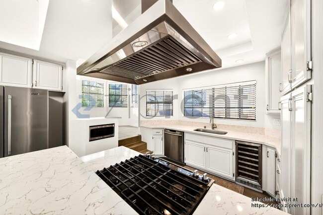 Building Photo - 2021 Carnegie Ln