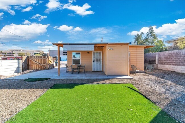 Building Photo - 235 Zinc St