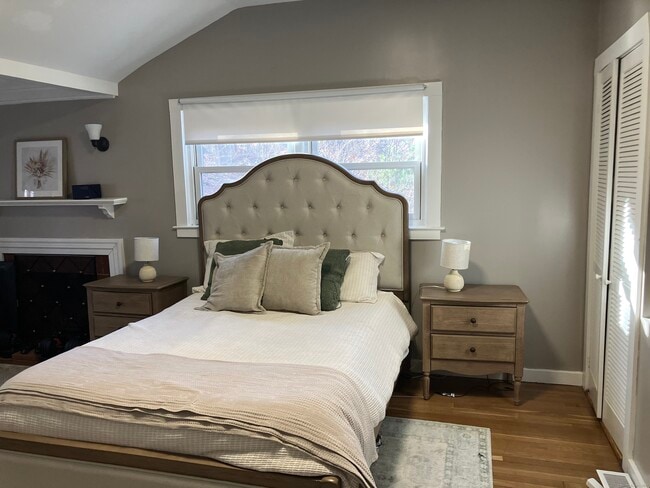 Building Photo - 211 New Canaan Rd