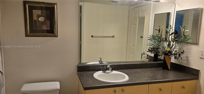 Building Photo - 2586 Centergate Dr