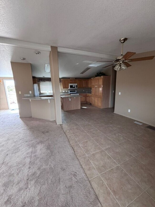 Building Photo - Spacious 3 Bedroom, 2 Bath Home with Large Lot & 3-Car Garage – Prime Location!