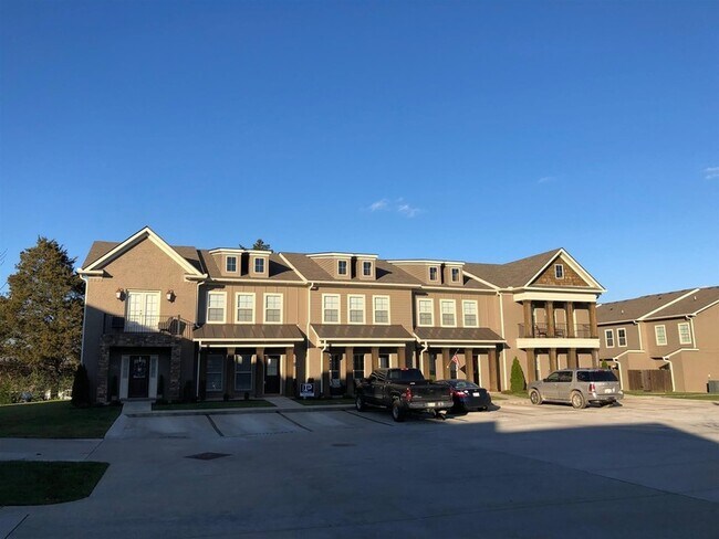 Building Photo - 3107 Blue Sky Dr