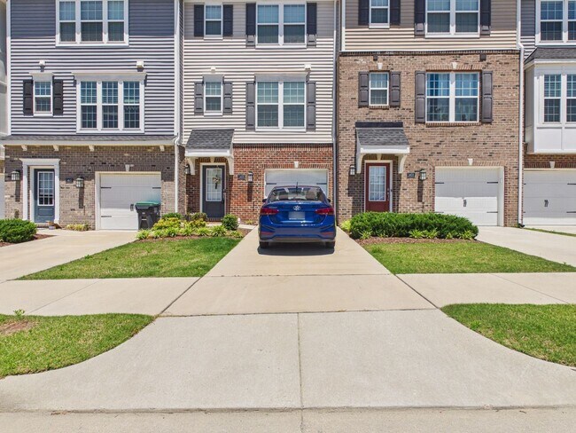 Building Photo - 1405 Kerr Dr
