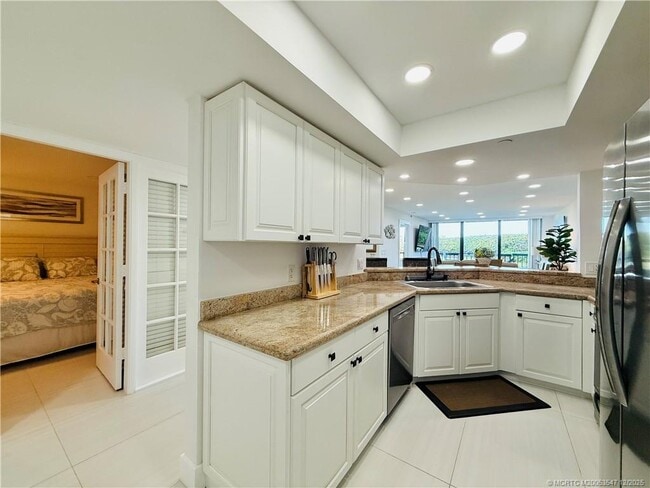 Building Photo - 8800 S Ocean Dr