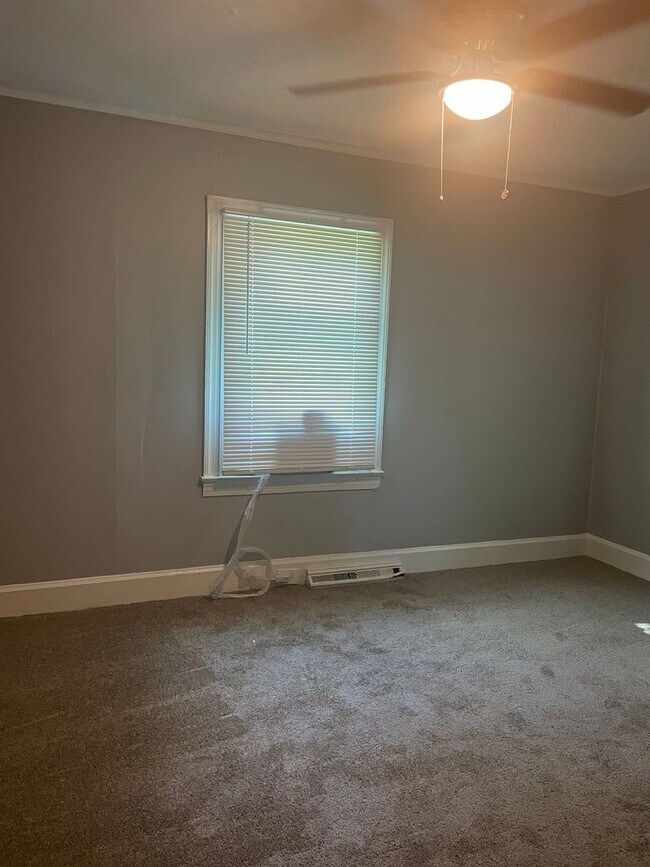 Building Photo - 2 Bedroom House ready for you to call HOME  