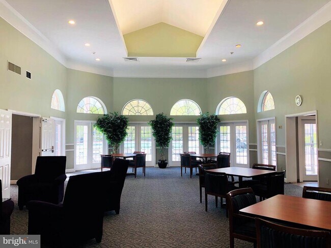 Building Photo - 3903 Penderview Dr