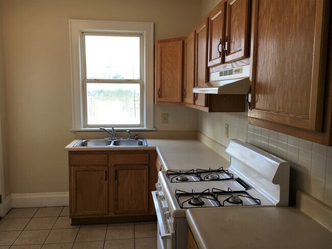 Building Photo - 431-433-433 E Tompkins St