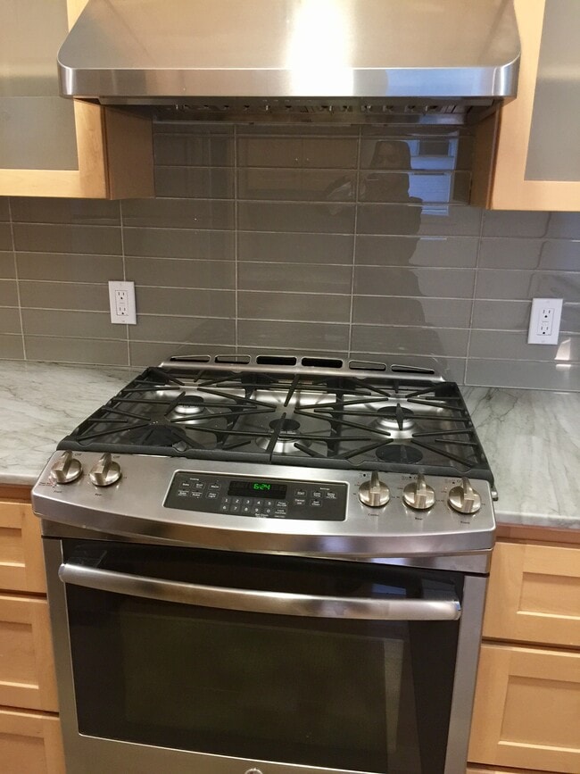 5-burner *gas* range, and oven - 3918 Webster St