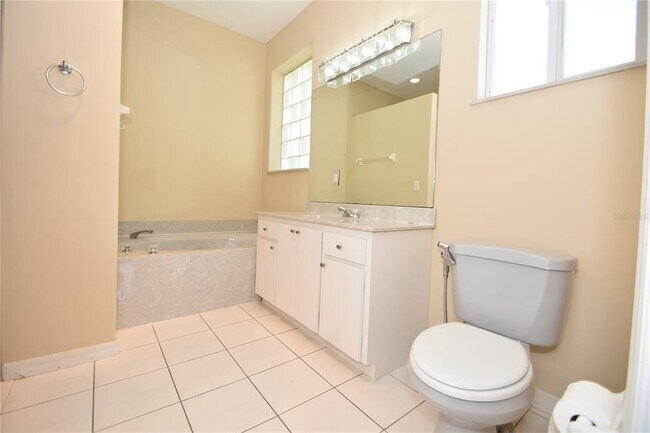 Building Photo - 10 Crampton Ct