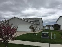 Building Photo - 3 BEDROOM OSGOOD TWIN HOME - PETS WELCOME