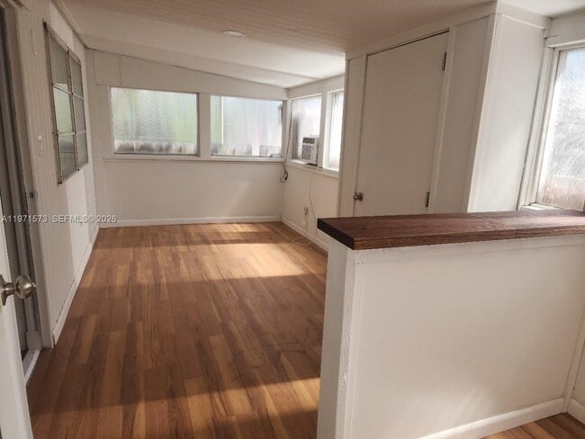 Building Photo - 9165 Highpoint Dr