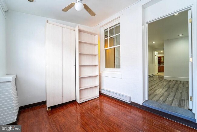 Building Photo - 225 S 49th St