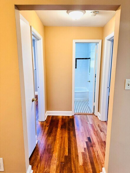 Building Photo - 8805 Plymouth St