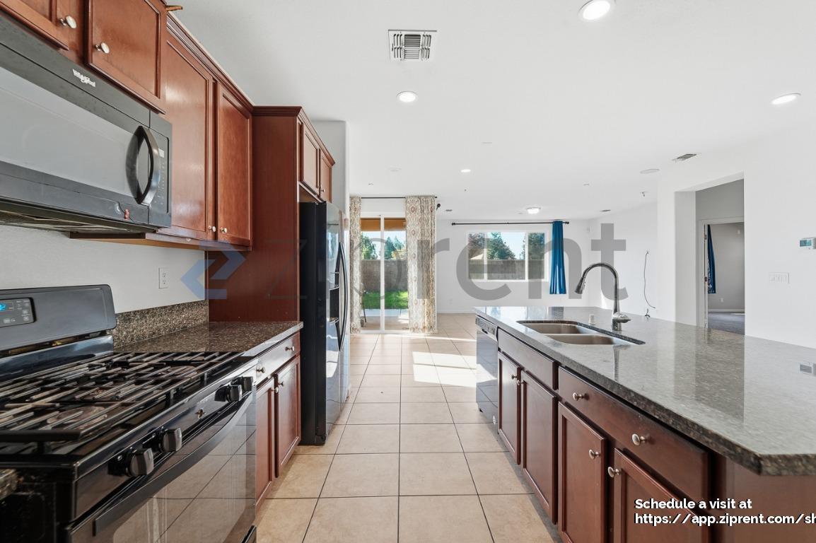 Building Photo - 4607 N Casey Ave