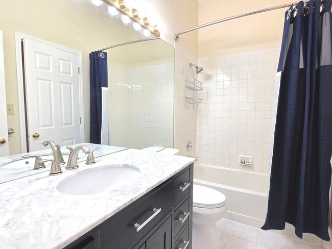 Building Photo - 1376 Longacre Ln