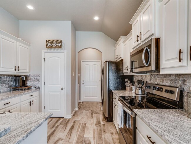 Building Photo - 3308 White Horse Dr