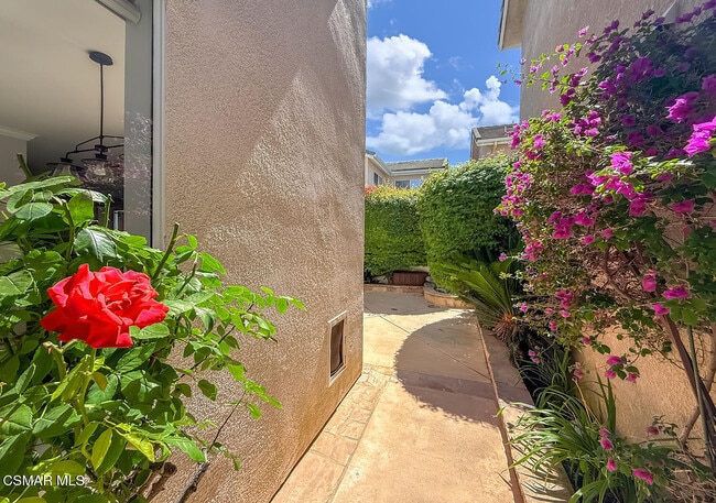 Building Photo - 5470 Seine Ct