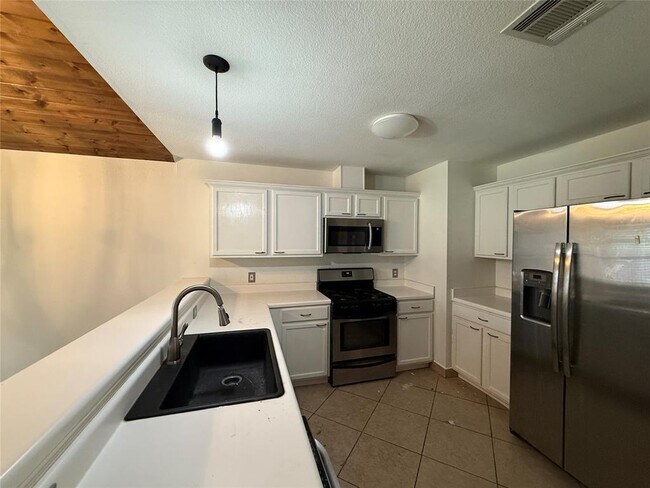 Building Photo - 501 Morning Dove Dr