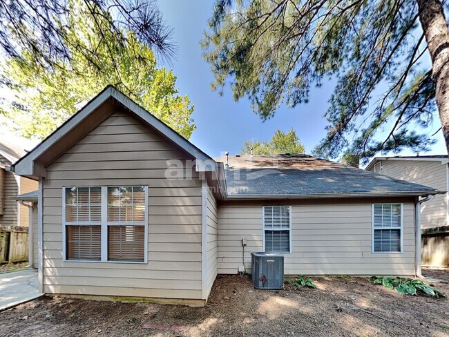 Building Photo - 4810 Lake Park Ter