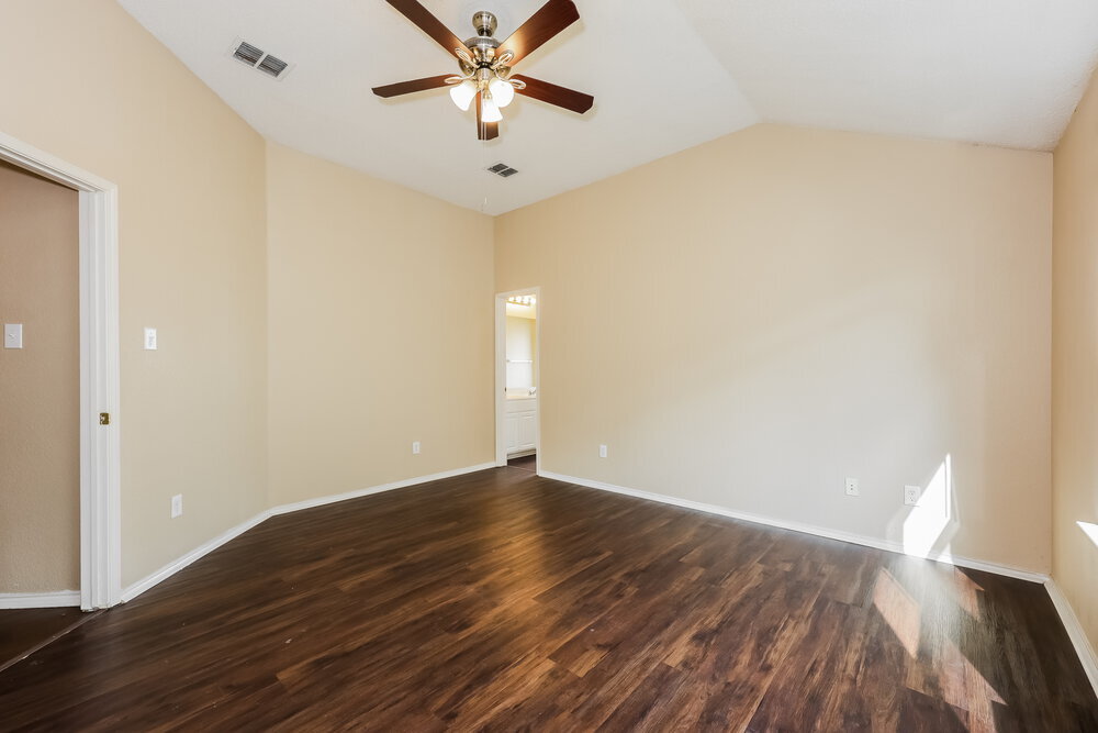 Building Photo - 2021 Wildwood Dr