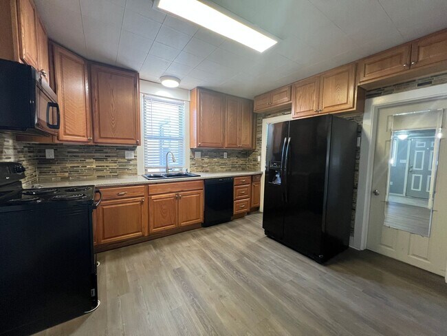 Building Photo - Historic Home Close to Downtown Loveland!