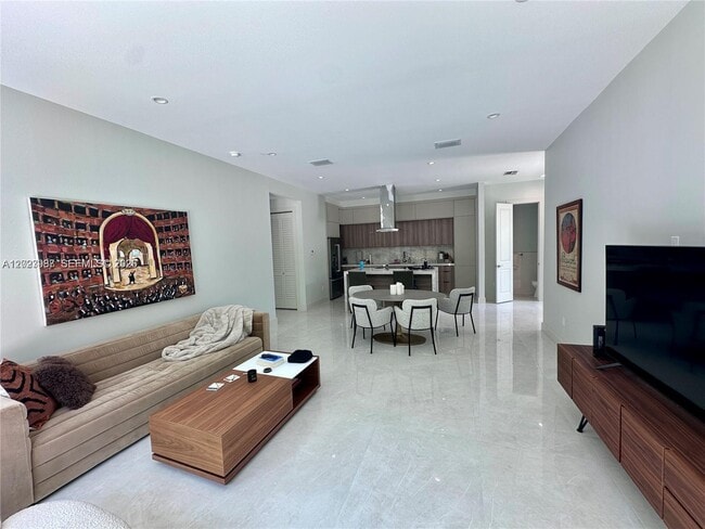 Building Photo - 8410 SW 65th Ave