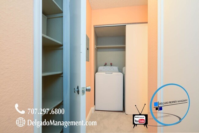 Building Photo - Glen Cove! Large one bedroom