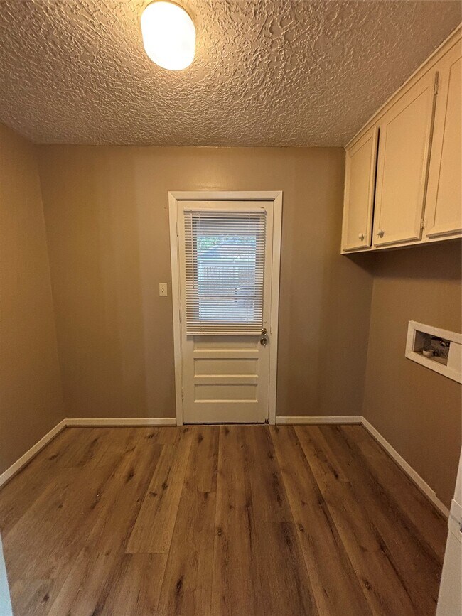 Building Photo - 15702 Oxenford Dr