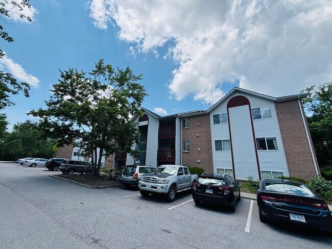 Primary Photo - 3 Bedroom, 2 Bath Condo