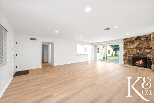 Building Photo - Charming 3-Bedroom Home with Pool in Prime...