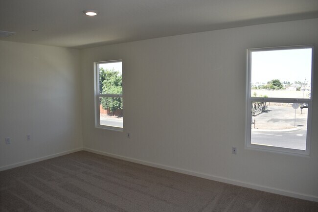 Building Photo - 4049 Cinnabar Ave