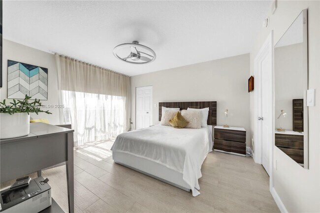 Building Photo - 2080 S Ocean Dr
