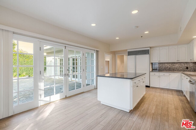 Building Photo - 257 S Oakhurst Dr