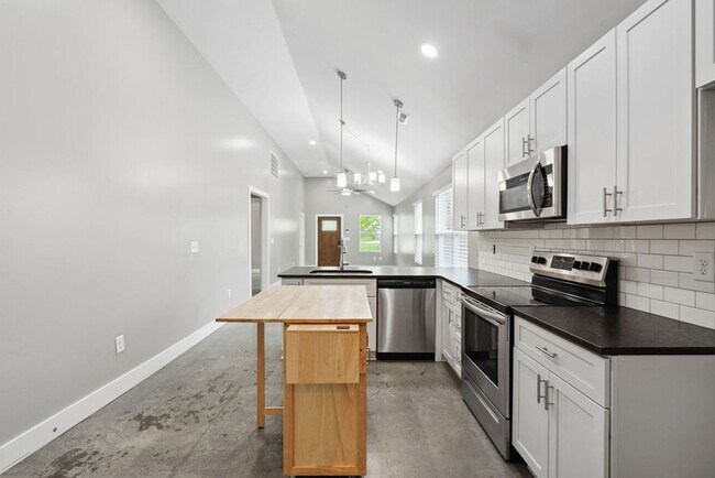 Building Photo - 298C Garner Ave