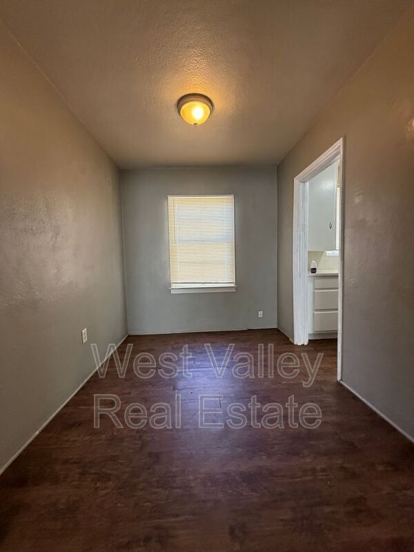 Building Photo - 511 Philippine St